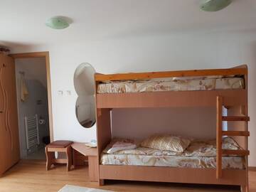 Фото номера Четырехместный номер &quot;Комфорт&quot; Гостевой дом Casa de vacanta Macovei0744 г. Половраджи 5